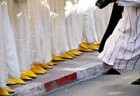 Les chaussures jaunes dansent au Maroc