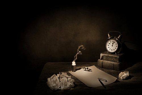 Stilleven in Sepia met boeken . aanbieding.