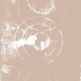 Art abstrait moderne. Formes géométriques en blanc sur beige chaud sur Dina Dankers