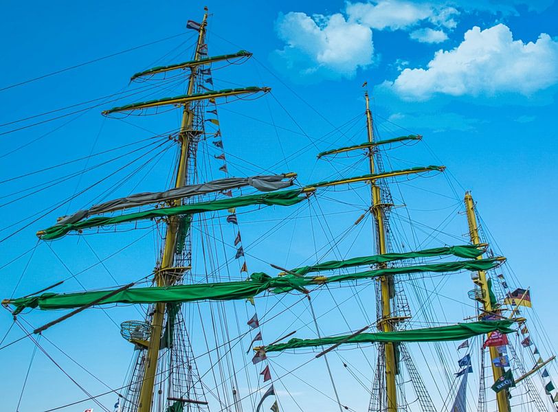 Masten van het tall ship Alexander von Humboldt II , Sail 2015 van Rietje Bulthuis