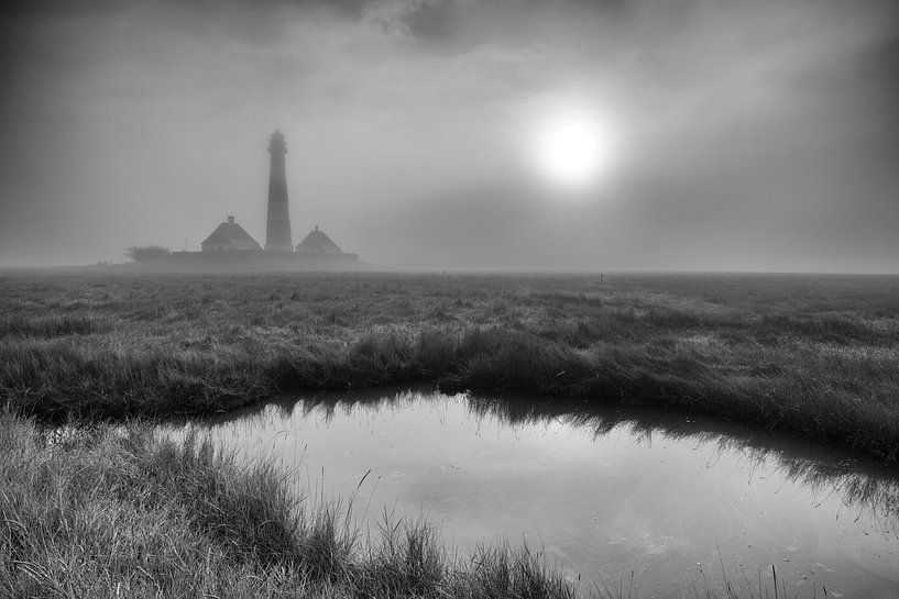 Leuchtturm Westerhever im Nebel von Angelika Stern