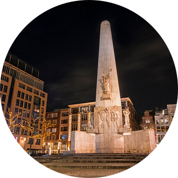 Monument op de Dam in Amsterdam Nederland bij nacht van Eye on You