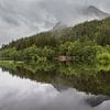 Mistig bergmeer in Schotland Isle of Skye! van Peter Haastrecht, van