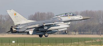 Belgische General Dynamics F-16B Fighting Falcon. van Jaap van den Berg