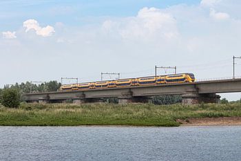 Train in front of the Kuilenburg railway bridge, Culembourg