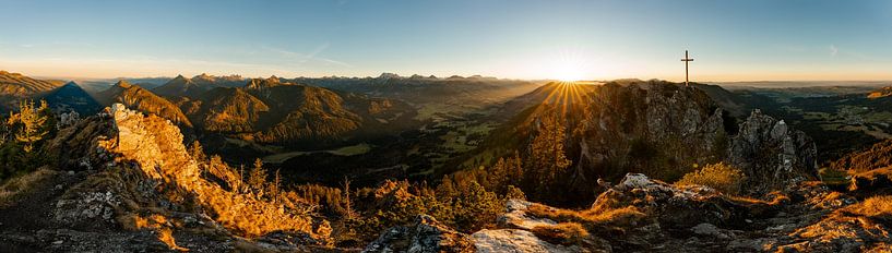 Zonsondergang boven de Allgäuer Alpen met uitzicht op de Sorgschrofen van Leo Schindzielorz