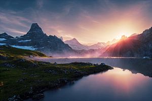 Bergmeer bij zonsopgang van Max Steinwald