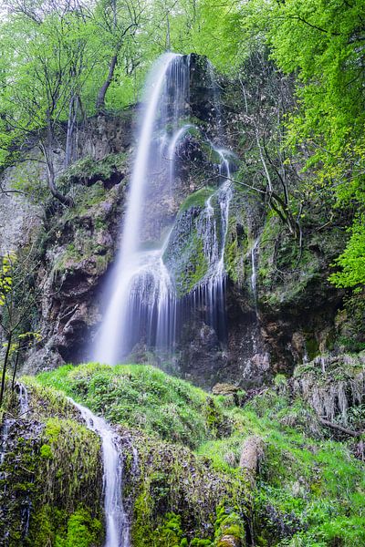 Urach waterval van Walter G. Allgöwer