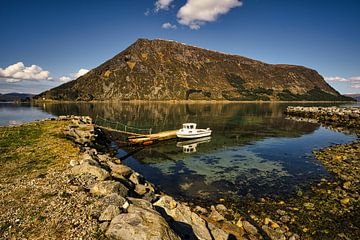 Kleine haven aan de fjord in Noorwegen van Martin Köbsch