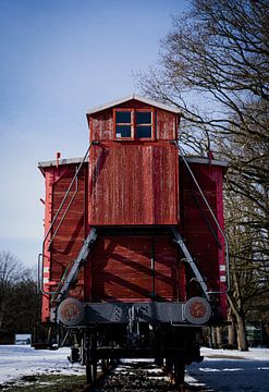 Oude treinwagon op Kamp Westerbork monument van Jesse Slagman