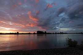 Zonsondergang aan de Rijn van Ali Mahboubian