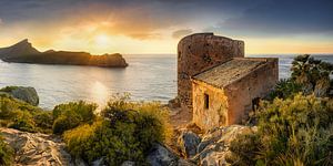 Ursprüngliche Küste von Mallorca zum Sonnenuntergang.