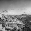 Morgens auf Santorin in Griechenland. Schwarzweiss Bild. von Manfred Voss, Schwarz-weiss Fotografie