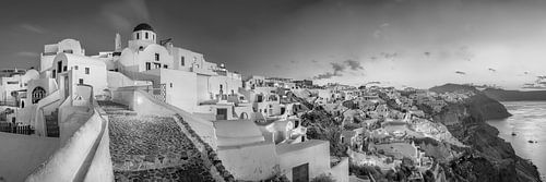 Ochtend op Santorini in Griekenland. Zwart-wit beeld.