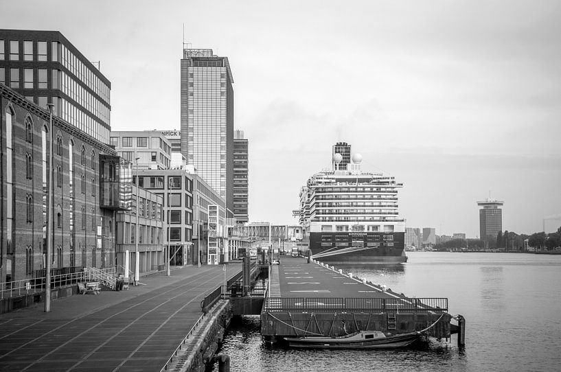 Veemkade - Passenger Terminal van Hugo Lingeman