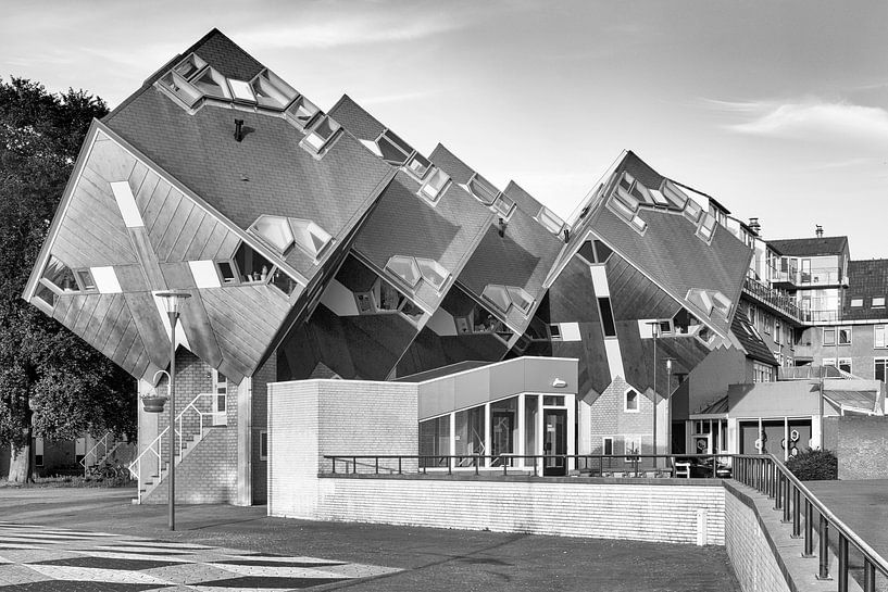 Helmond  Kubuswoningen in zwart-wit van Marianne van der Zee