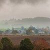 Dorp in de mist van Andras Veres