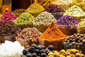 Dubai spice souk, spice market Dubai, colorful spices by Sjoerd Tullenaar