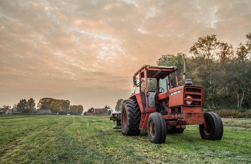 autumn tracktor by leon mulder