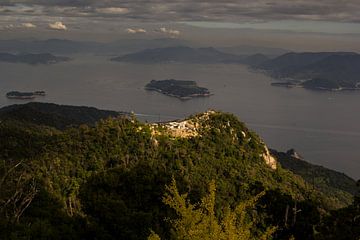 Mount Misen in Miyajima, Japan van Marie-Christine Alsemgeest-Zuiderent