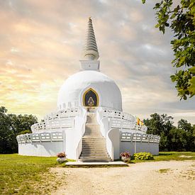 Zalaszántó Vredesstoepa, wit boeddhistisch gebouw van Fotos by Jan Wehnert
