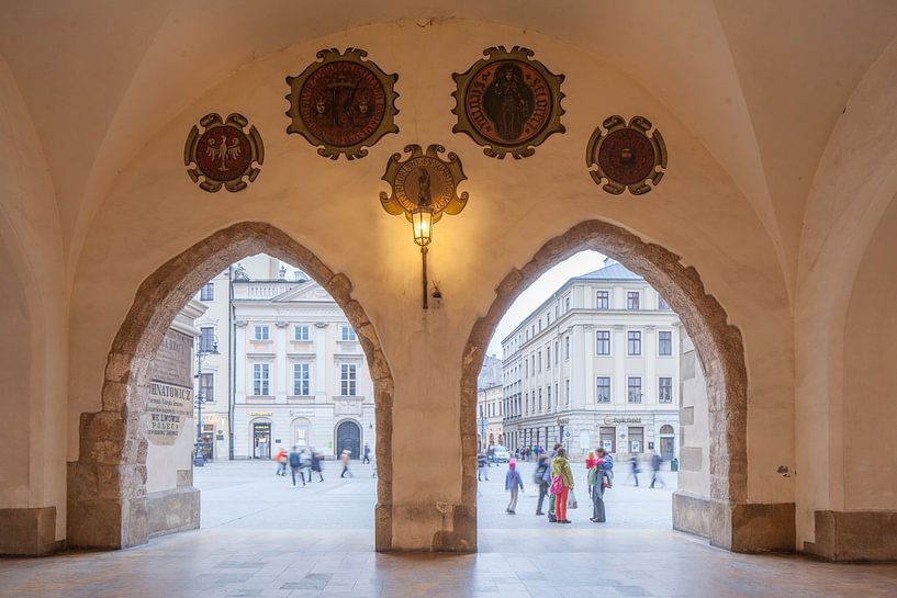 Krakauer lakenhallen in de schemering, Krakau, Polen, Europa van Torsten Krüger