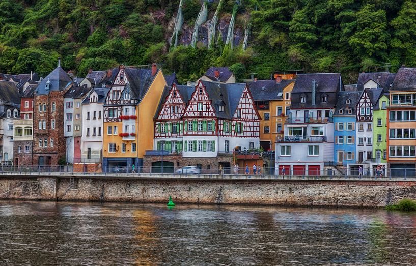 Uitzicht over de Moezel naar de oude stad Cochem van Jan Schneckenhaus