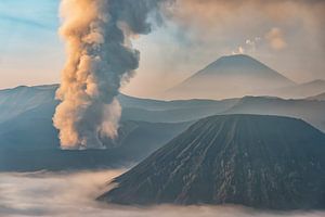 Actieve vulkaan van Manjik Pictures