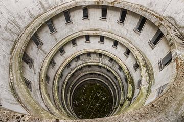 Parkeergarage midden in Berlijn met beginnend verval van Gentleman of Decay