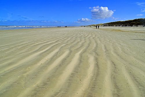 Zandgolven op het strand van Langeoog / Oost-Friesland