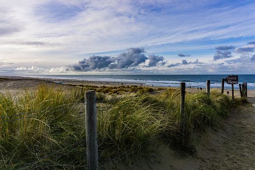 Beach entrance near the dunes of Kijkduin by RB-Photography