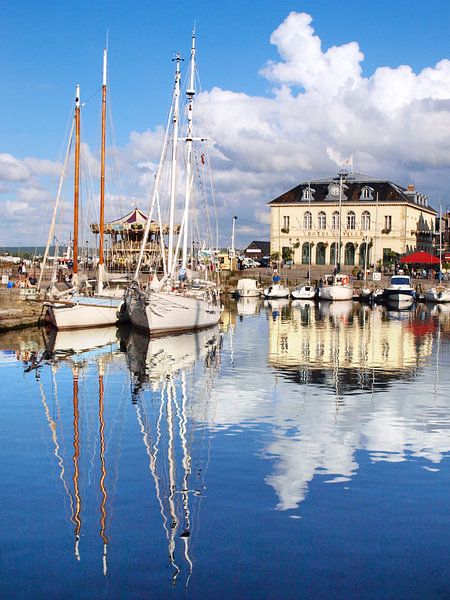 Weerspiegeling in de oude haven van Honfleur van Ryan FKJ
