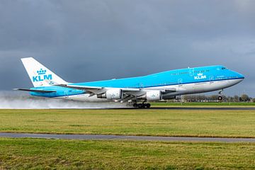 Take-off KLM Boeing 747-400.