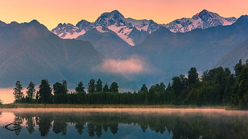 Sunrise at Lake Matheson, New Zealand by Henk Meijer Photography