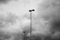 Dreigende wolken boven het landschap