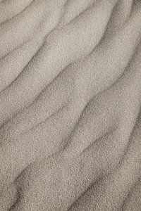 Abstraktes Sandmuster in neutralen Beigetönen - Natur- und Reisefotografie