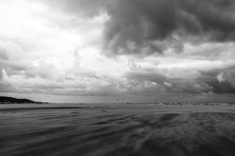 Beach De Cocksdorp Texel en noir et blanc par Suzanne Spijkers