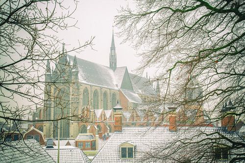 Hooglandse kerk in de sneeuw