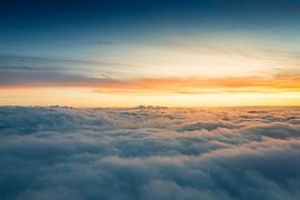 Above the clouds van Niels Keekstra