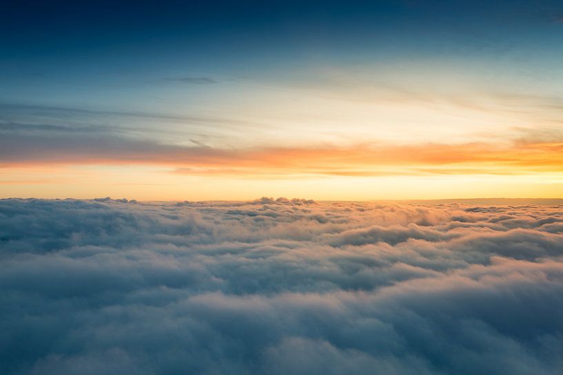 Above the clouds par Niels Keekstra