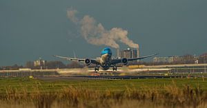 KLM Boeing 787 Dreamliner hebt vom Flughafen Schiphol ab.