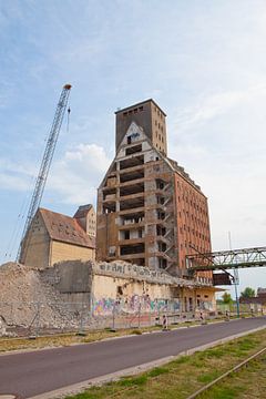 Demolition and new construction in Magdeburg's Port of Science by t.ART