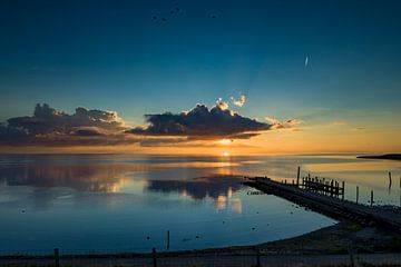 Zonsopkomst op Texel waddenzeenhaven De Cocksdorp2 van Tjeerd Knier