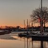 Zonsopkomst tussen de boten in Middelburg van Percy's fotografie
