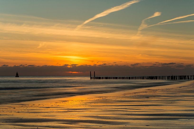 Evening at the seaside 3 by Tienke Huisman