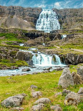 Bergwaterval Dynjandi of Fjallfoss in IJsland van Rietje Bulthuis