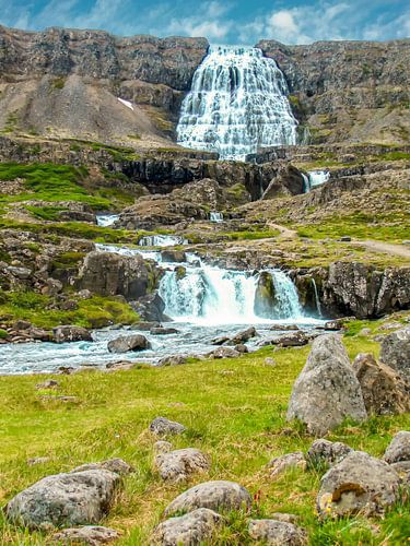 Bergwaterval Dynjandi of Fjallfoss in IJsland