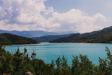Spiegel der Natur Bovilla Lake Albania von Thessa van Beek