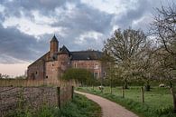 wolken over het kasteel van Waardenburg van Tania Perneel thumbnail