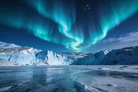 Polarlicht über dem Gletscher von Albert Klee